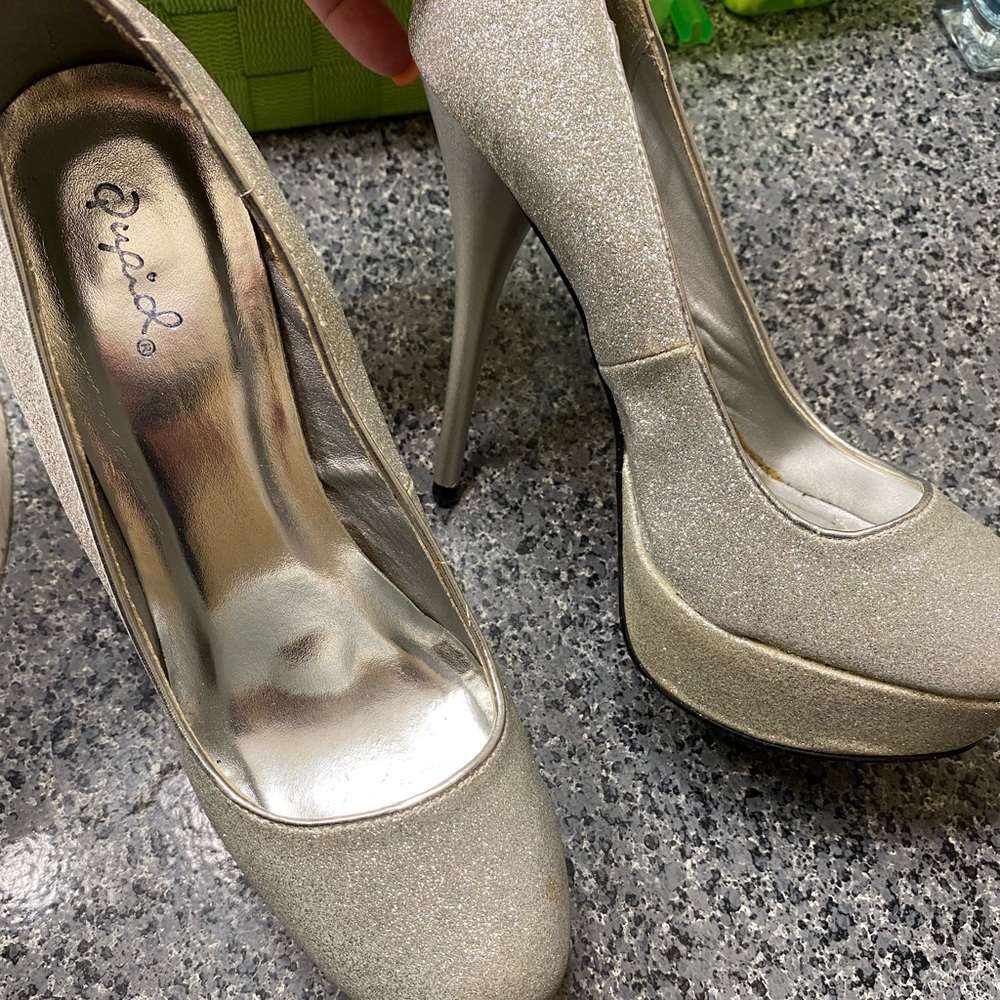 Size 8 Qupid silver glitter heels